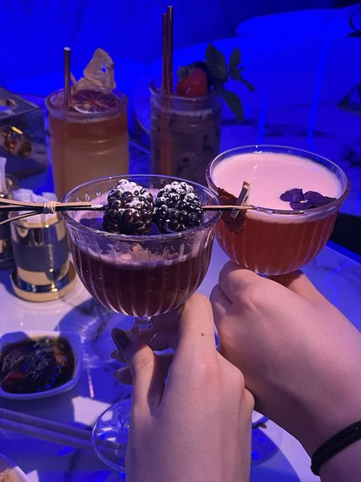 li_channa385's tweet photo. 🍸 Sipping on something good and making memories with my favourite person. https://t.co/OVme5dixQr