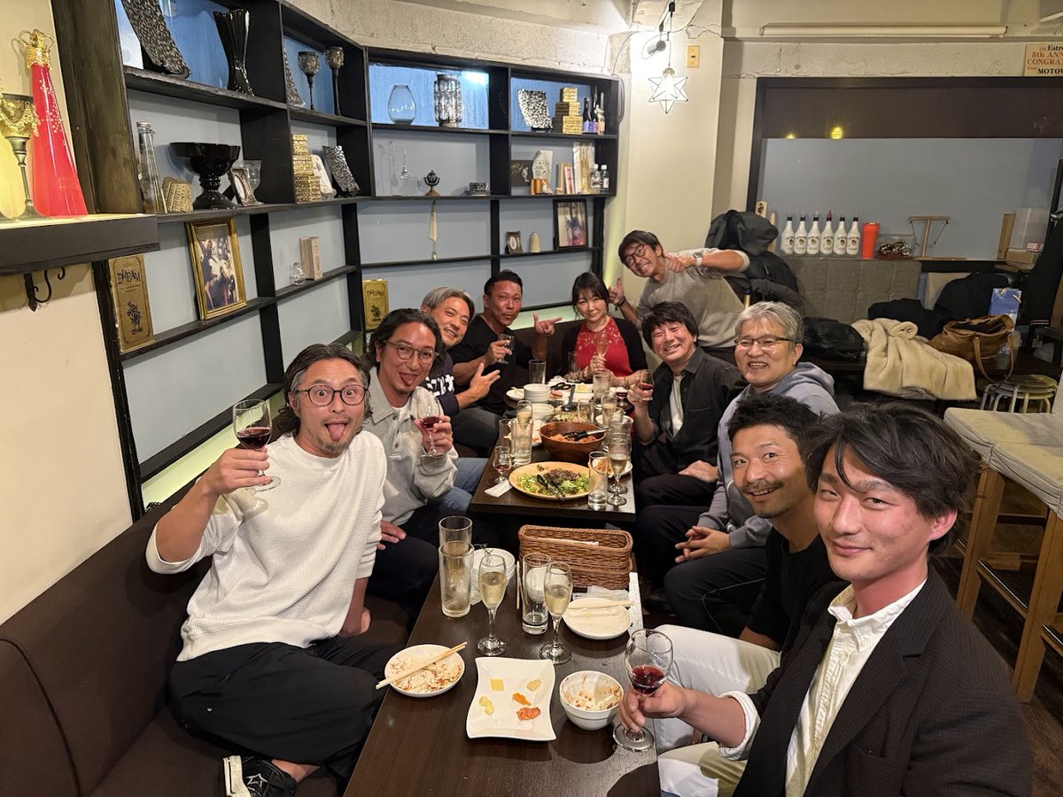 negiosakurasaku's tweet photo. 昨夜はねぎおが幹事を務める元祖渋谷SEO飲み会を刷新して、新渋谷SEO飲み会として開催！

すっかり業界ではベテランとなり、オーバー40になってしまいましたが、とても楽しかったです！

@hontaku
@seomatome
@deadseo
@massaro55
@toshikasuya
@KouzaburouE
@umatani_planb
@Mu_Koba
@sakurasaku_inc

皆さん、ありがとうございました！

人に歴史あり、業界に歴史あり、来年も集まりましょう！
