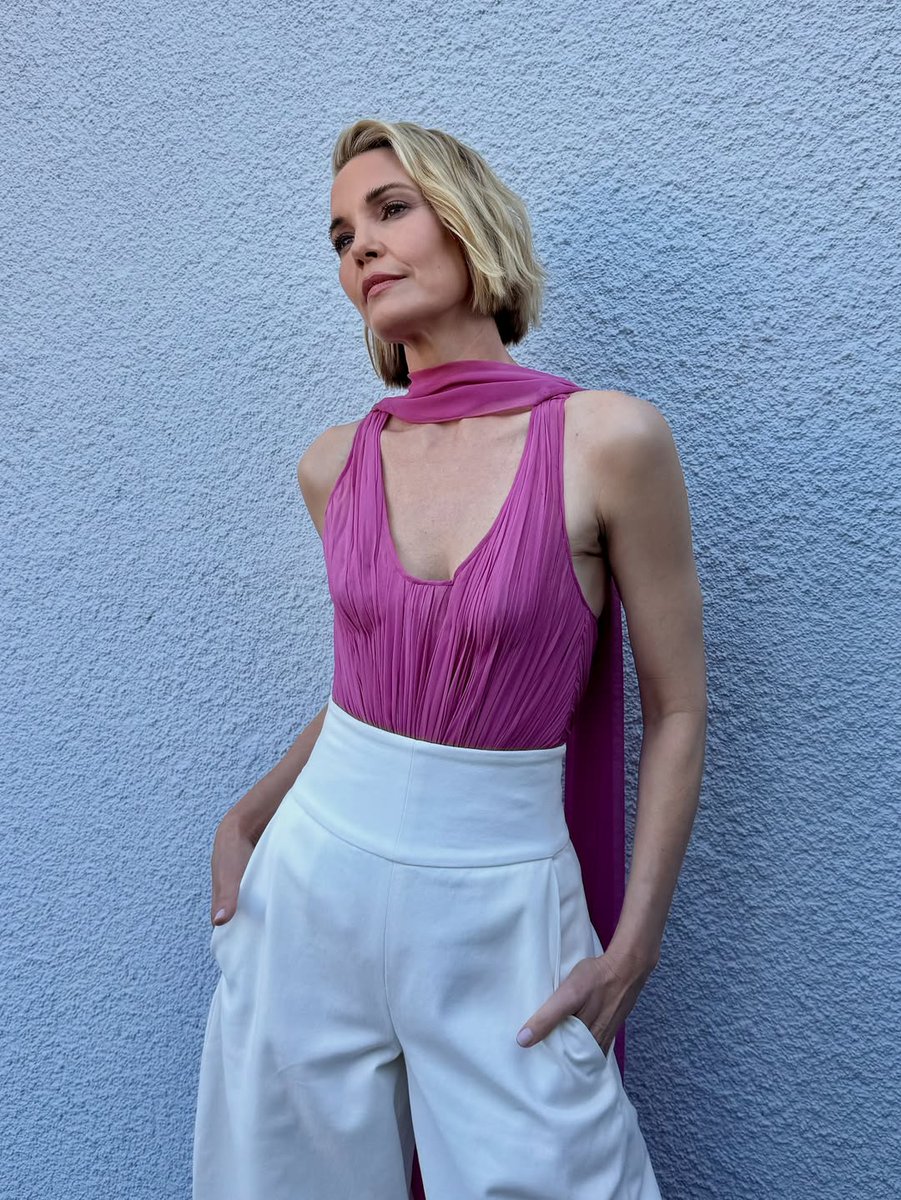 prabalgurung's tweet image. ⁠Luminous Leslie
⁠
@lesliebibb wears the Rose Pink Chiffon Hand Plisse Racerback Tank Bodysuit and Bone Stretch Slub Denim Dhoti Curve Seam High-Waisted Pant from the Spring Summer 2026 collection⁠
⁠
Stylist @jeanannwilliams⁠
Photos @lesliebibb