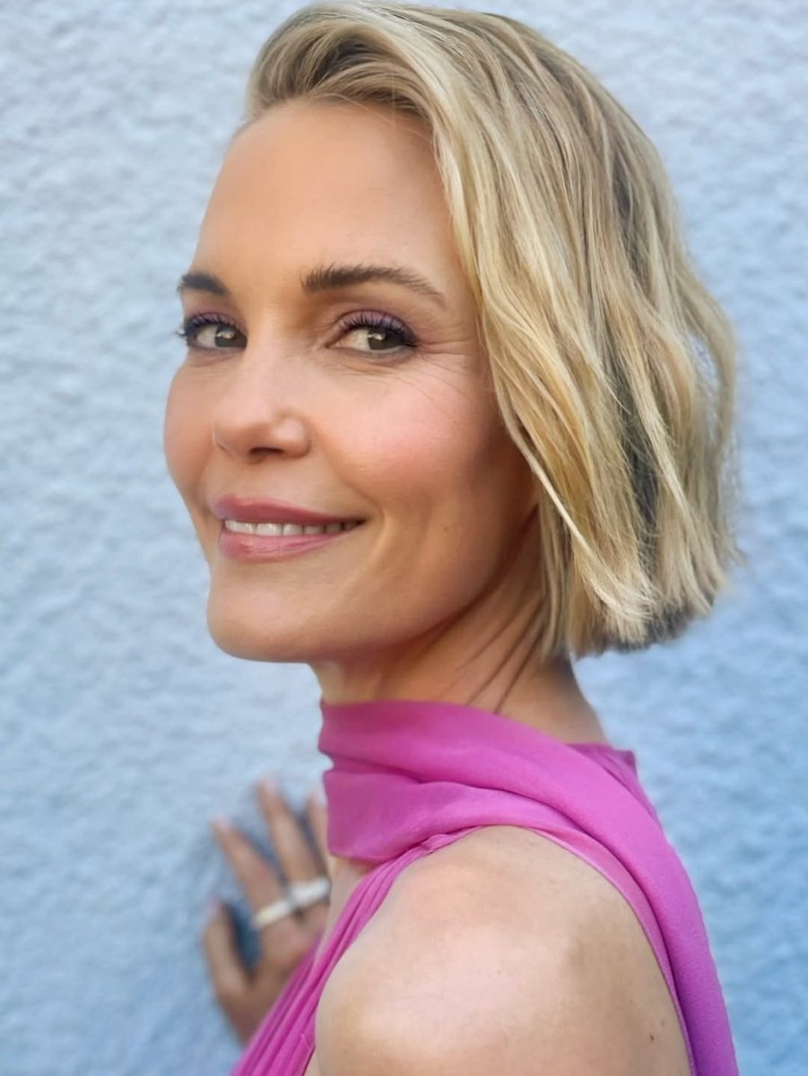 prabalgurung's tweet image. ⁠Luminous Leslie
⁠
@lesliebibb wears the Rose Pink Chiffon Hand Plisse Racerback Tank Bodysuit and Bone Stretch Slub Denim Dhoti Curve Seam High-Waisted Pant from the Spring Summer 2026 collection⁠
⁠
Stylist @jeanannwilliams⁠
Photos @lesliebibb