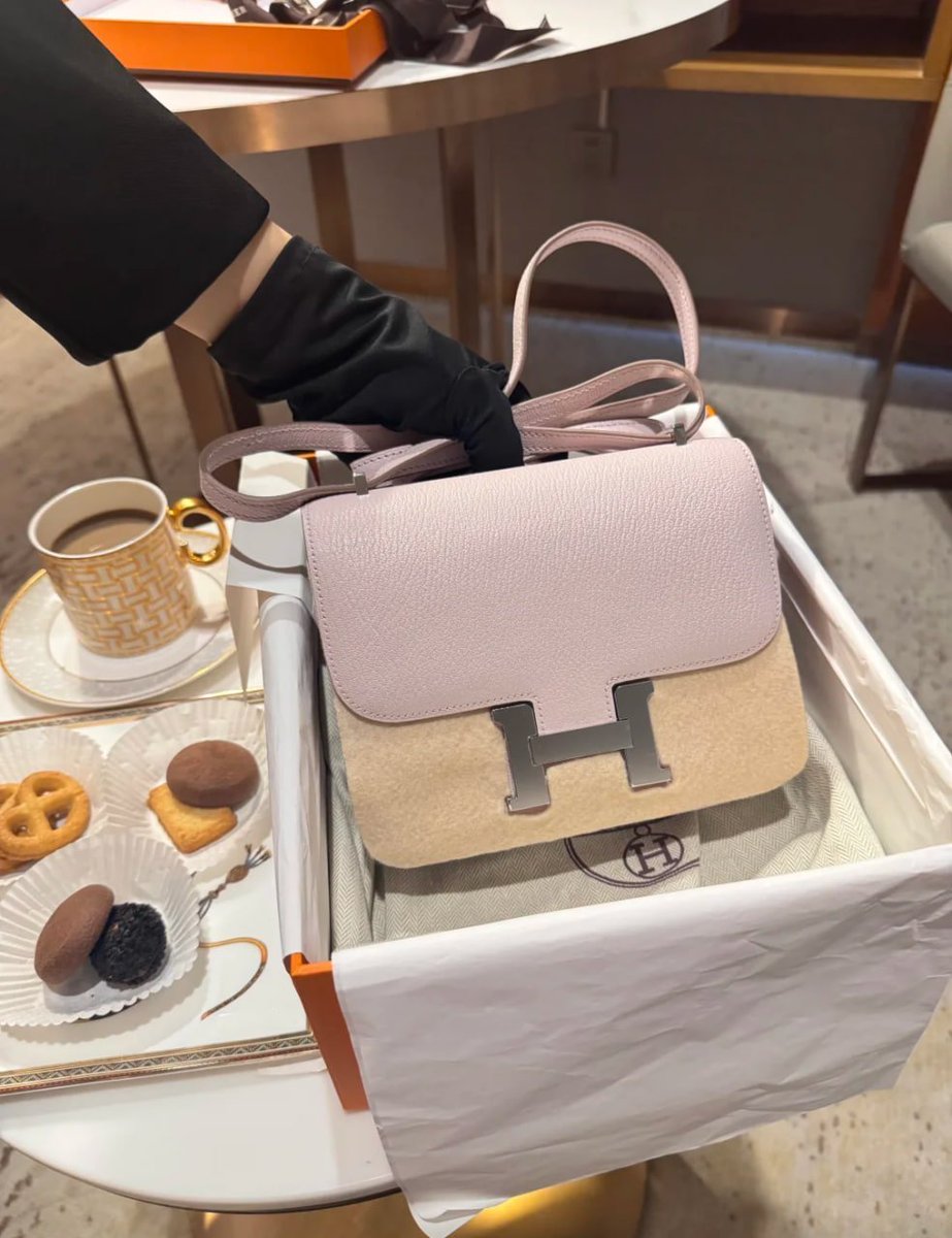 grace11440's tweet photo. A well-deserved reward elegance, grace, and a touch of Hermès 💞 https://t.co/p6fih50xv1