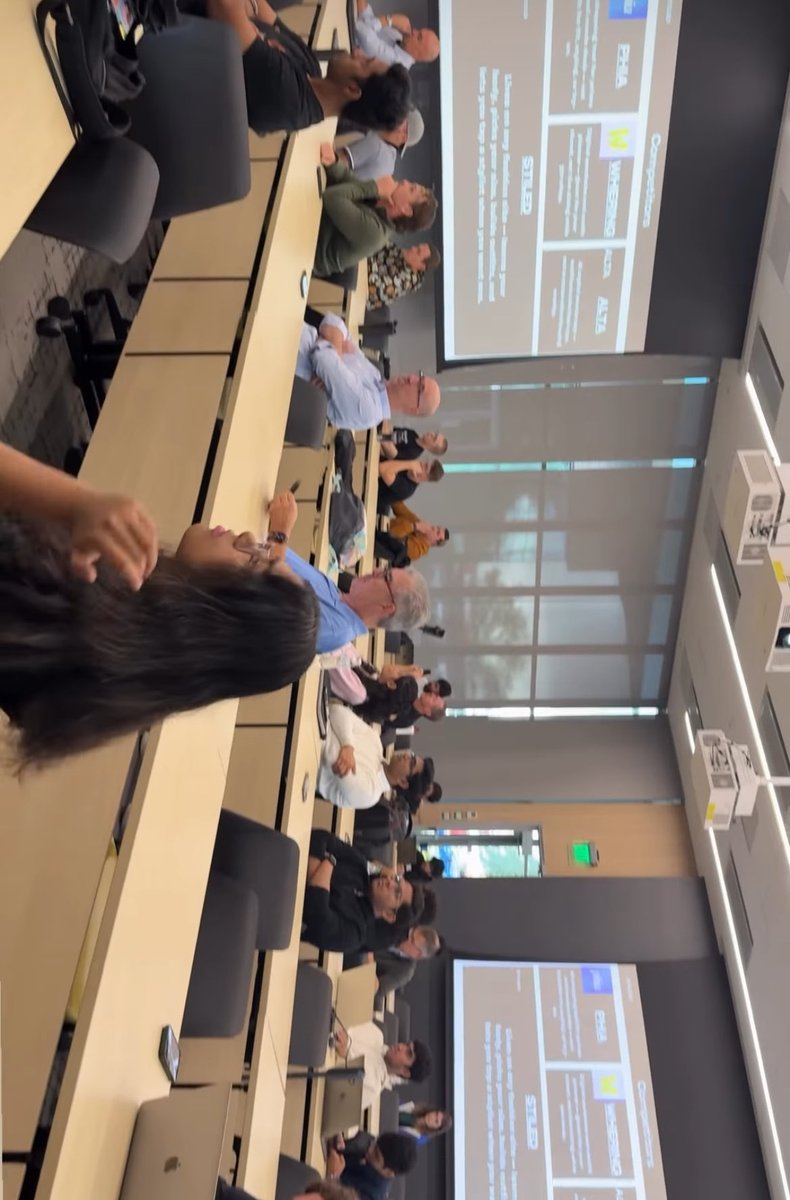 BhoomiSinghani's tweet image. Founders so good - @hamids doubled his funding from $5,000 to $10,000!

10 startups, 1 room, and every pitch felt like a launch moment.

That was DevSpace Demo Day today

That’s the @Devlabs_club energy we talk about!