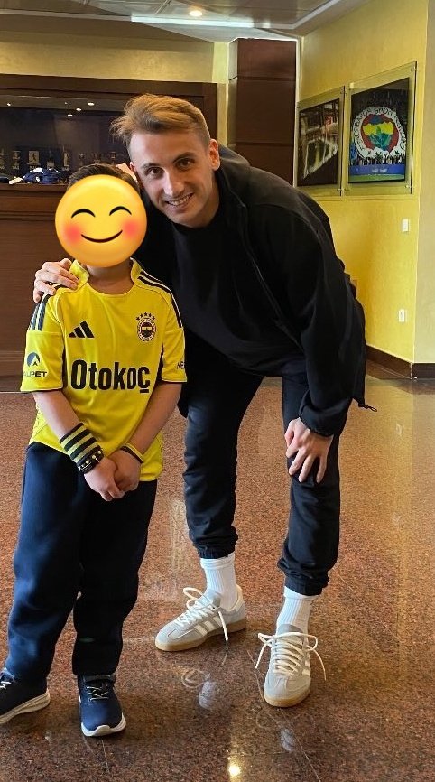 Kerem'in çocuklara olan sevgisine bayılıyorum ❤️❤️ 
Ve bir gerçek daha var oda Kerem karizması ve yakışıklılığı diye bir gerçek ❤️❤️
#KeremAktürkoğlu <a href="/keremakturkoglu/">Kerem Aktürkoğlu</a>