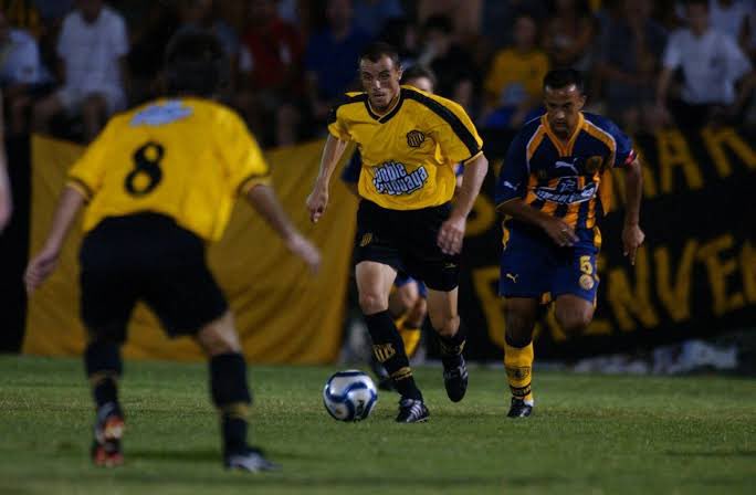 casacasCAP's tweet photo. Peñarol Alternativa 2002
Fabián Canobio 
@OficialCAP @capmuseo https://t.co/RxR6ahBzgX