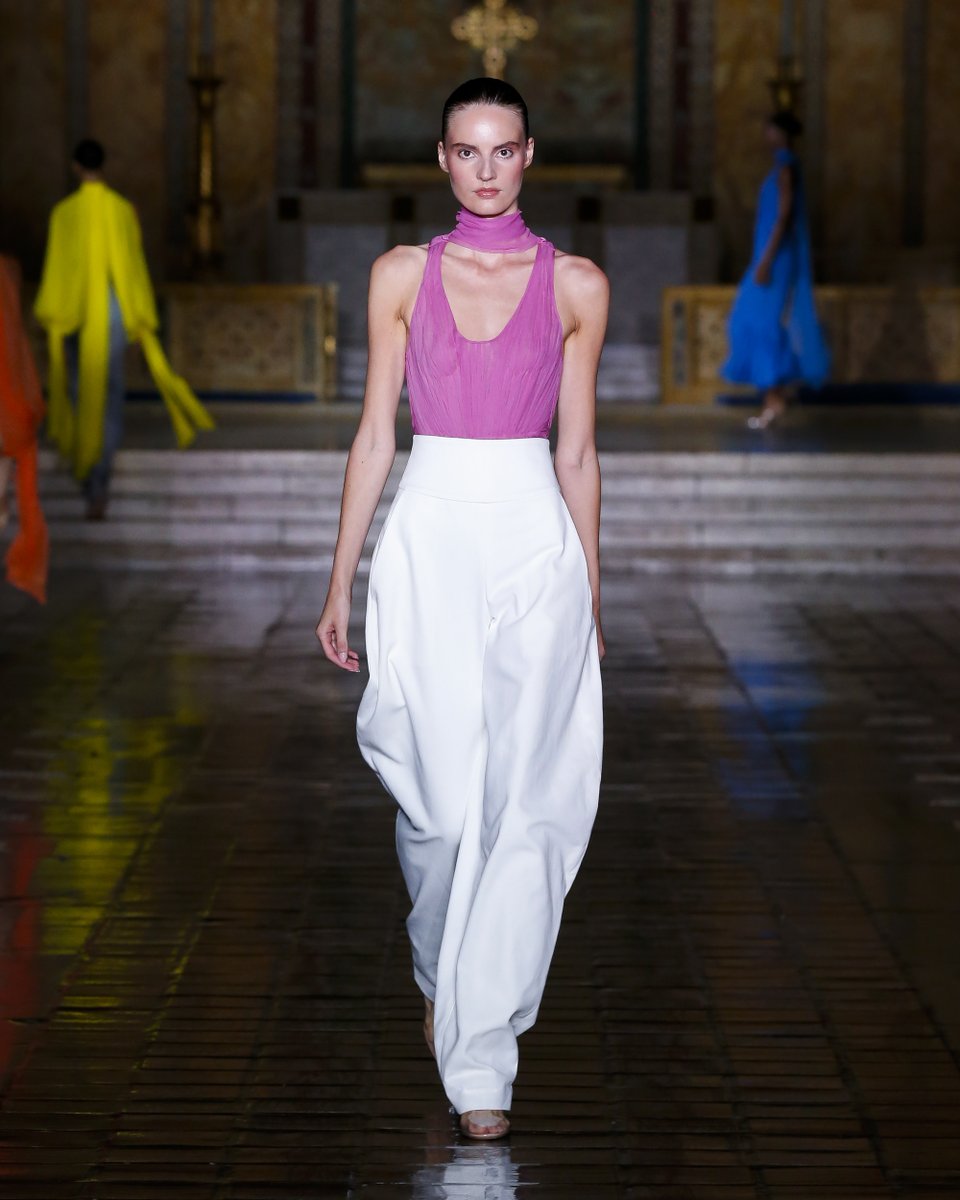 prabalgurung's tweet image. ⁠Luminous Leslie
⁠
@lesliebibb wears the Rose Pink Chiffon Hand Plisse Racerback Tank Bodysuit and Bone Stretch Slub Denim Dhoti Curve Seam High-Waisted Pant from the Spring Summer 2026 collection⁠
⁠
Stylist @jeanannwilliams⁠
Photos @lesliebibb