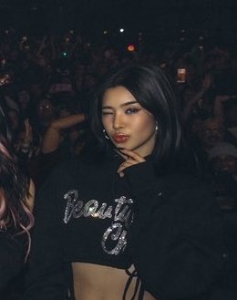 vmphia's tweet image. she pays with face card btw