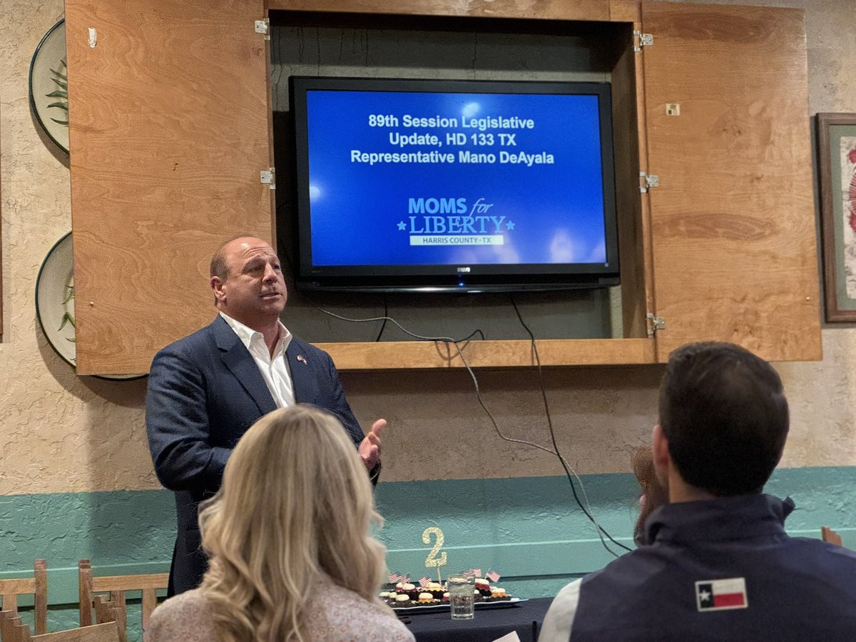 ManoForTexas's tweet image. Thank you, @M4LHarris and President Denise Bell, for inviting me to  speak on the 89th Legislative Session. I enjoyed the conversation and look forward to working together as we head into the 90th. Congratulations on your second anniversary — keep up the great work! #txlege…