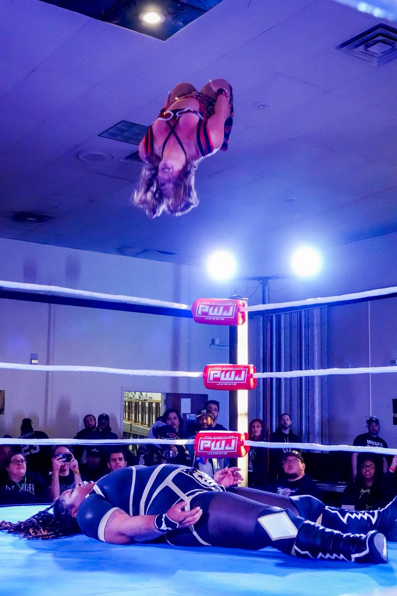 rachel_leyy's tweet image. HBK daughter made her gear appearance at #damagedgoods3 ❤️

#prowrestling #freeagent #WomensWrestling