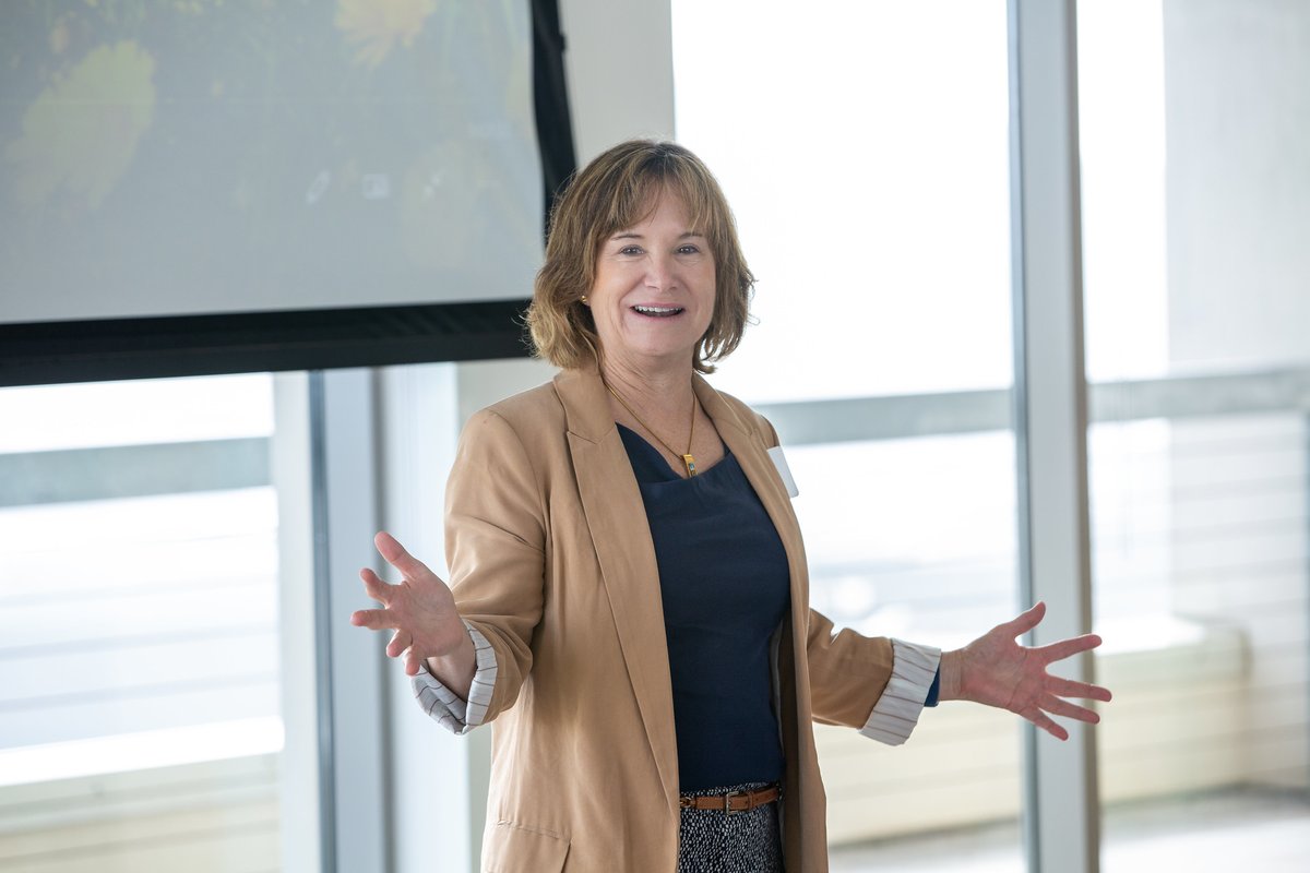 GPS_UCSD's tweet image. GPS alumni were all smiles when they returned to campus for a reunion over Homecoming weekend!  🔱

The event was a memorable celebration of the GPS community and an opportunity for alumni to reconnect with faculty members and former classmates.

Photos: ow.ly/r2m950Xva1s