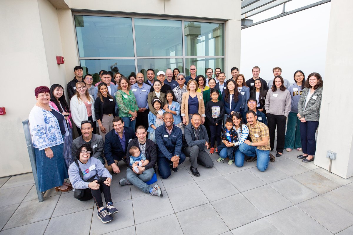 GPS_UCSD's tweet image. GPS alumni were all smiles when they returned to campus for a reunion over Homecoming weekend!  🔱

The event was a memorable celebration of the GPS community and an opportunity for alumni to reconnect with faculty members and former classmates.

Photos: ow.ly/r2m950Xva1s