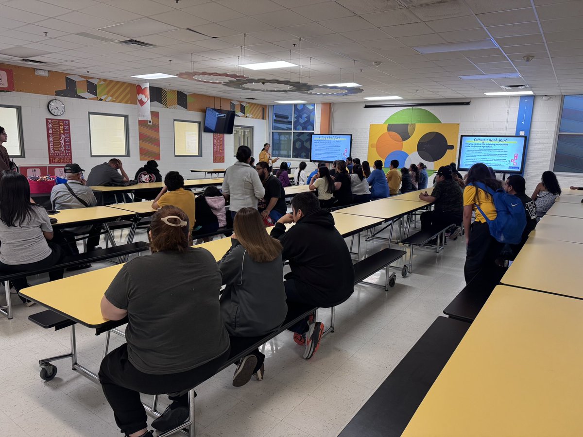 RubyGarzaDISD's tweet image. Great Parent:Principal Meeting @PGADallasISD with Principal Lewis discussing high school applications, community supports and collaborating on ways to engage! @Region1DISD @THuittDISD @LauraRubioGarza