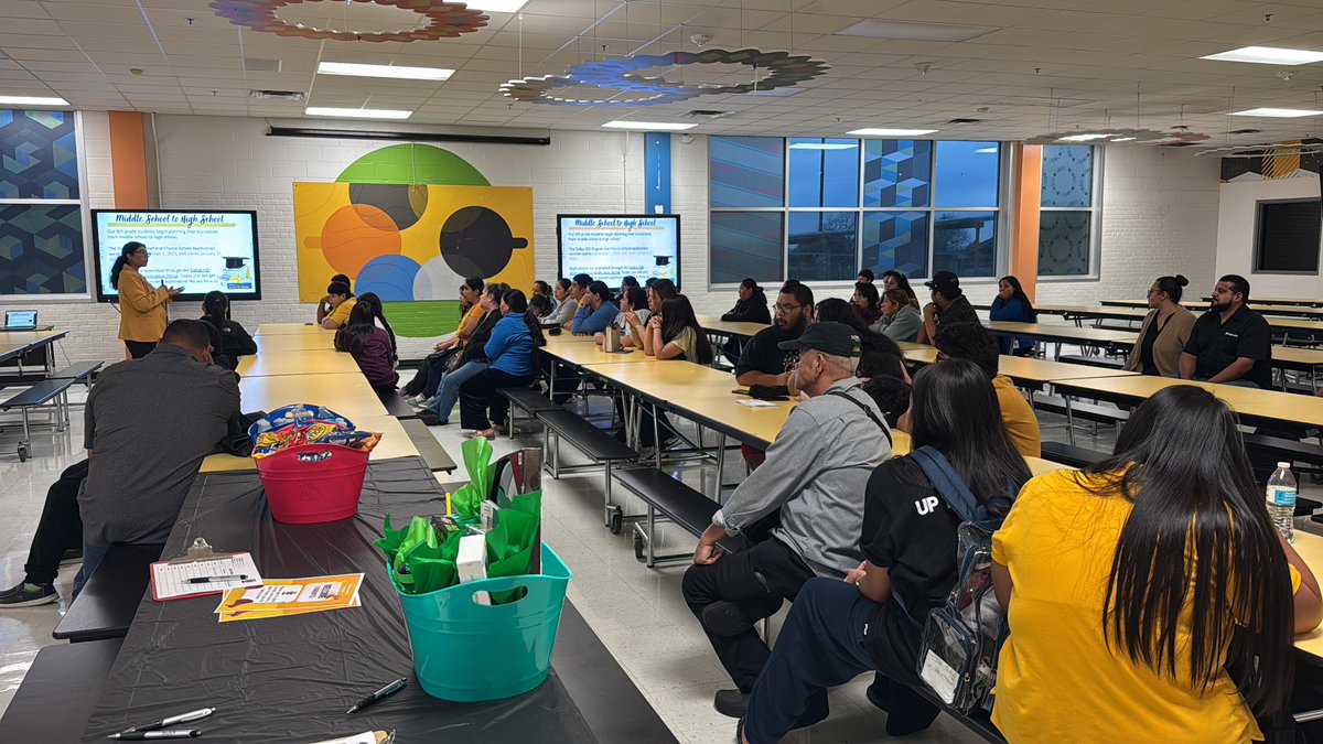 RubyGarzaDISD's tweet image. Great Parent:Principal Meeting @PGADallasISD with Principal Lewis discussing high school applications, community supports and collaborating on ways to engage! @Region1DISD @THuittDISD @LauraRubioGarza