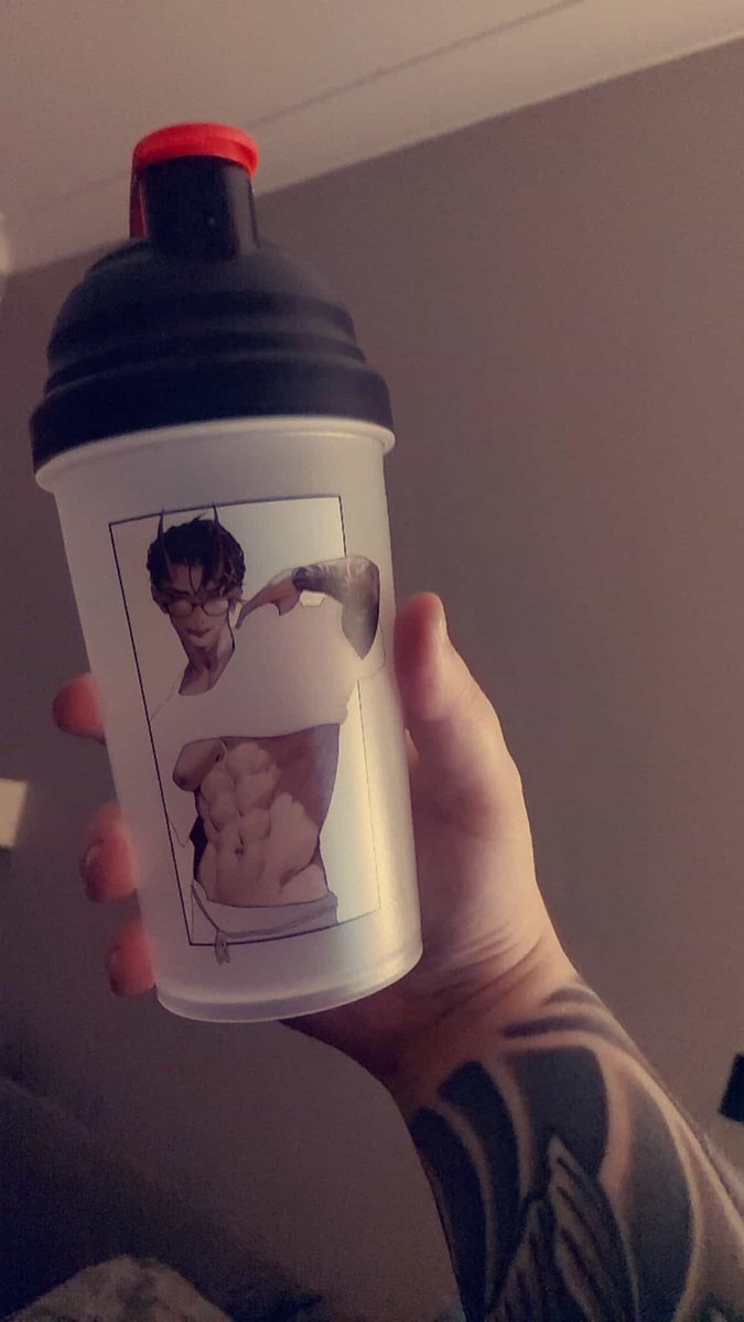 6'4 with a WaifuCup 👀