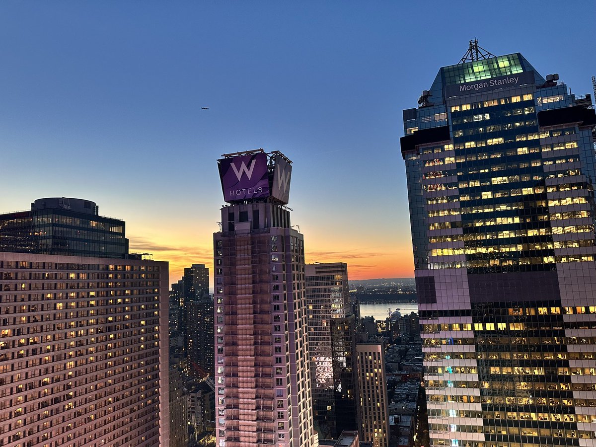 DaigreBrian's tweet photo. We are all getting older….

You can either get older feeling older, frail, sad, unhealthy, and hopeless….

Or you can get older feeling young, happy, strong, healthy, and positive…

Your choice #NYCSunset https://t.co/KXRjR9qj7K