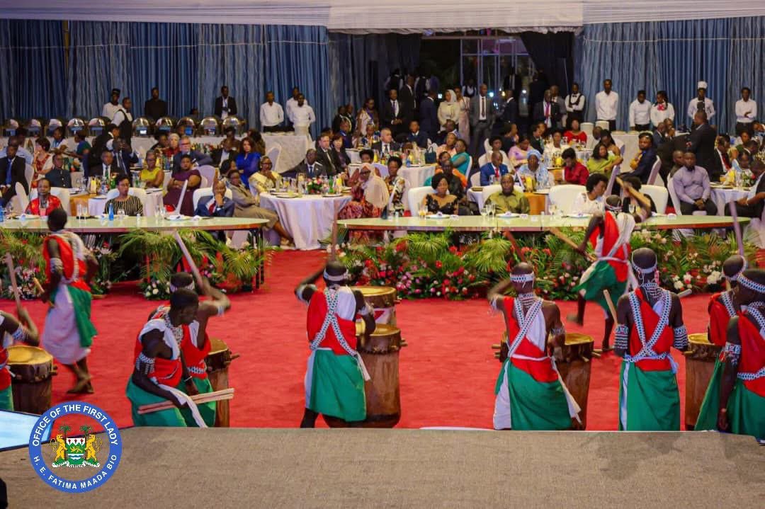 FirstLadyBio's tweet image. This evening, I was honored to attend a dinner hosted by my sister, HE Angeline Ndayishimiye, First Lady of Burundi, in celebration of the 6th Edition High-Level Forum of Women Leaders. 

The dinner provided a warm and welcoming setting for distinguished guests to connect and…