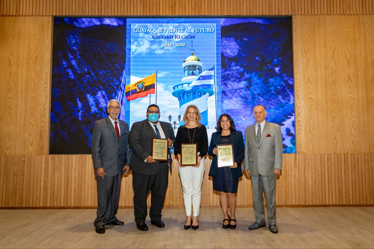 📍 La UTEG fue sede de un encuentro que mira al futuro de nuestra ciudad.

Hoy recibimos la presentación del libro “Guayaquil frente al Futuro: Ciudad Región 2035–2050”, un proyecto impulsado por el Grupo Guayaquil Bicentenario “Dr. Francisco Huerta Montalvo”, que propone