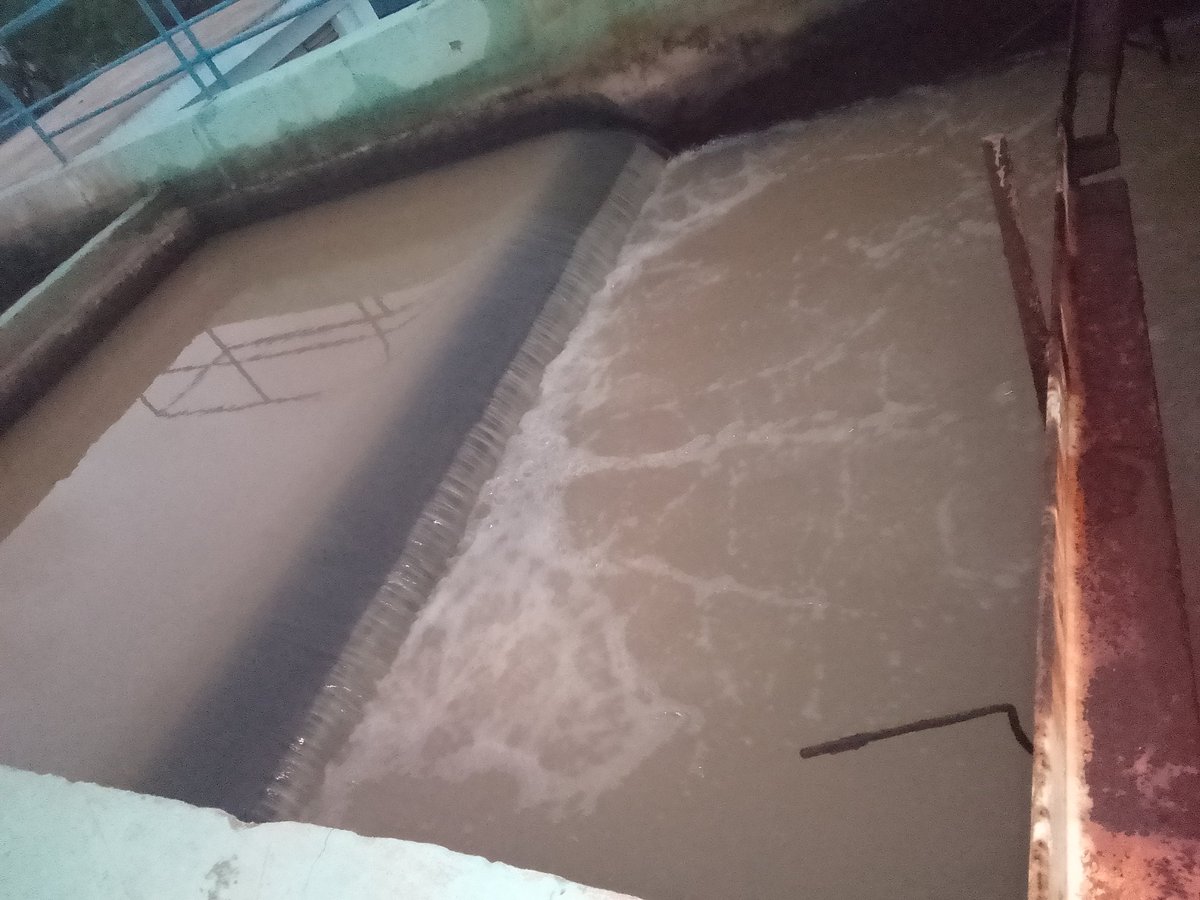 BeatrizJUrrutia's tweet image. Evalúa Esteban Lazo Hernández, presidente de @AsambleaCuba, situación del abasto de agua en #SantiagoDeCuba. En la Planta Potabilizadora Quintero, la máxima autoridad parlamentaria apreció los desafíos que enfrenta el territorio para mejorar el suministro del preciado líquido.