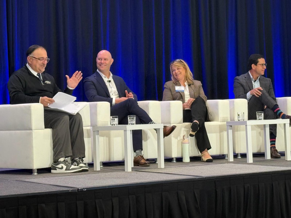 SDCMS's tweet image. Hospital Association of San Diego &amp;amp; Imperial Counties (HASD&amp;amp;IC) Annual Mtg. (l to r)
Dimitrios Alexiou, HASD&amp;amp;IC President &amp;amp; CEO
Dustin Corcoran, @CMAdocs  CEO
Kathryn Scott, Senior VP, California Hospital Association
Francisco J. Silva, California Primary Care President &amp;amp; CEO
