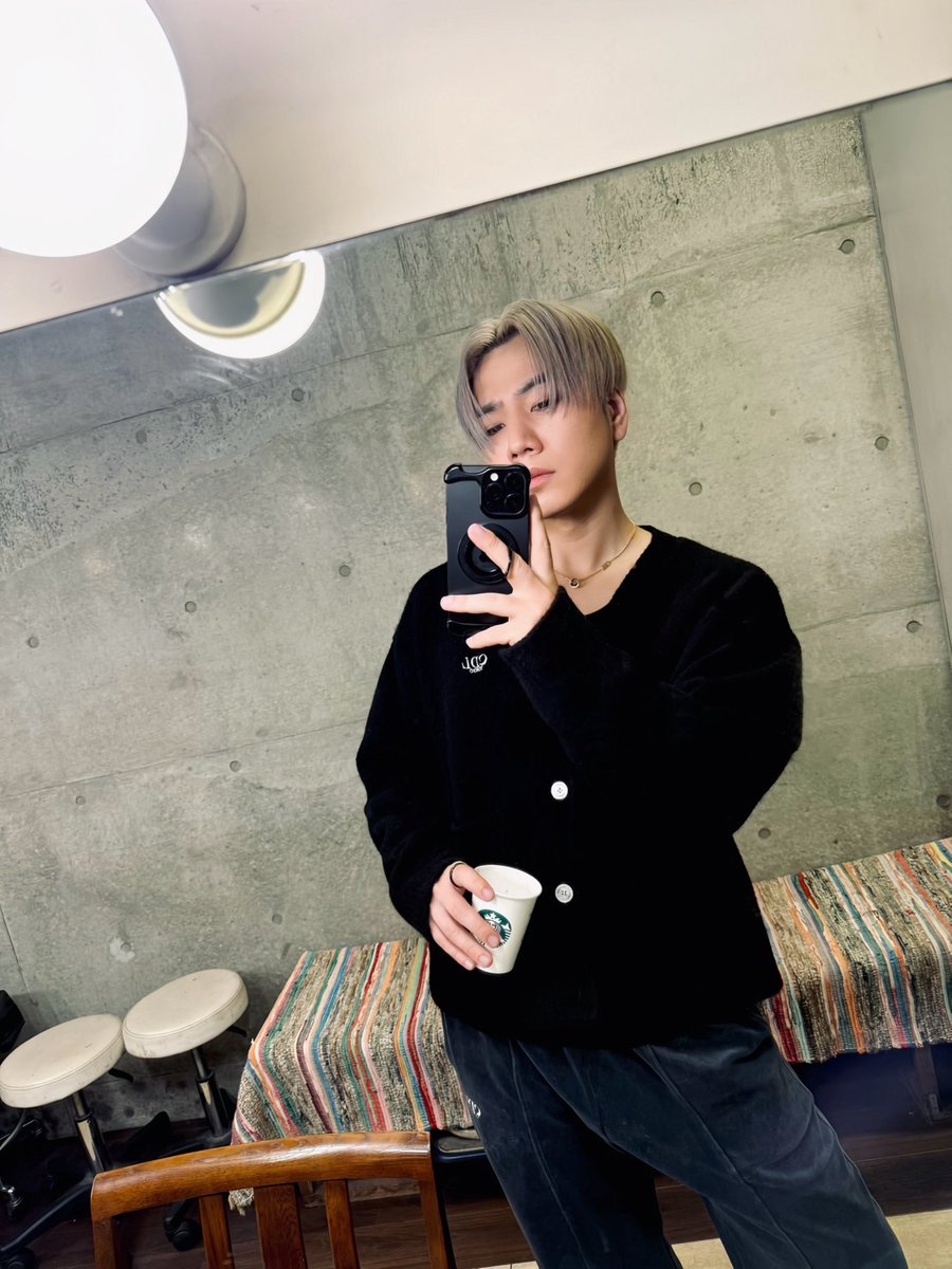 臣ちゃんが着てたCDLカーデ可愛すぎる…と同時に登坂広臣様の美しさに