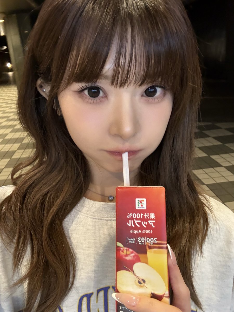 ATWGDth2's tweet image. I am a rizzless unfuckable chud that will never have a cute foid like this as his gf