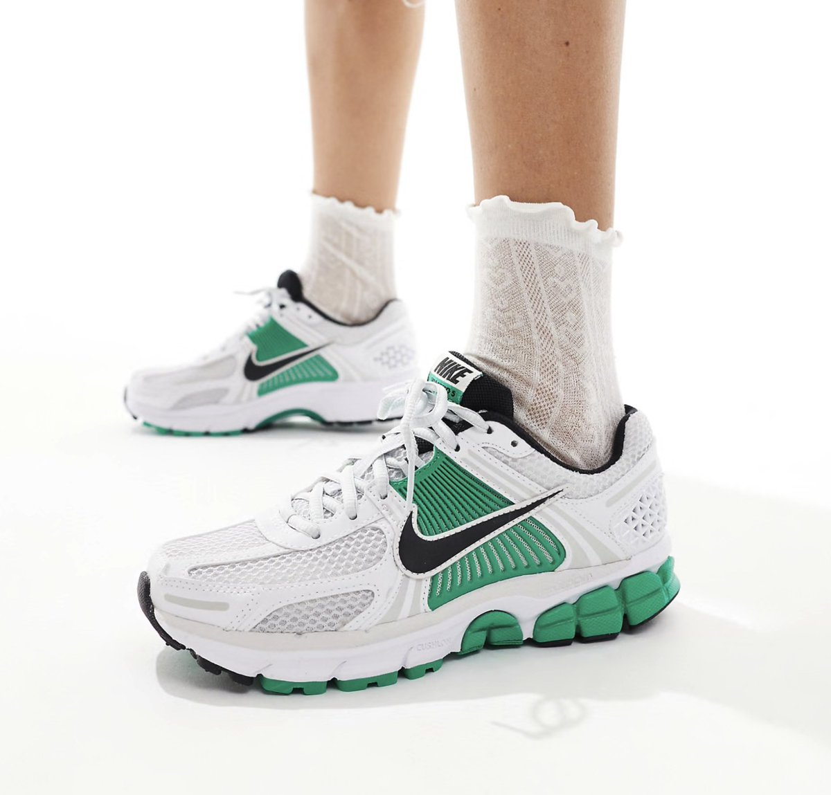 SOLELINKS's tweet photo. Ad: Women’s Nike Zoom Vomero 5 ‘White/Black/Stadium Green’ on sale for $79.99 + FREE shipping => https://t.co/YUf2ZkJiYw https://t.co/vXRwyrOBNx