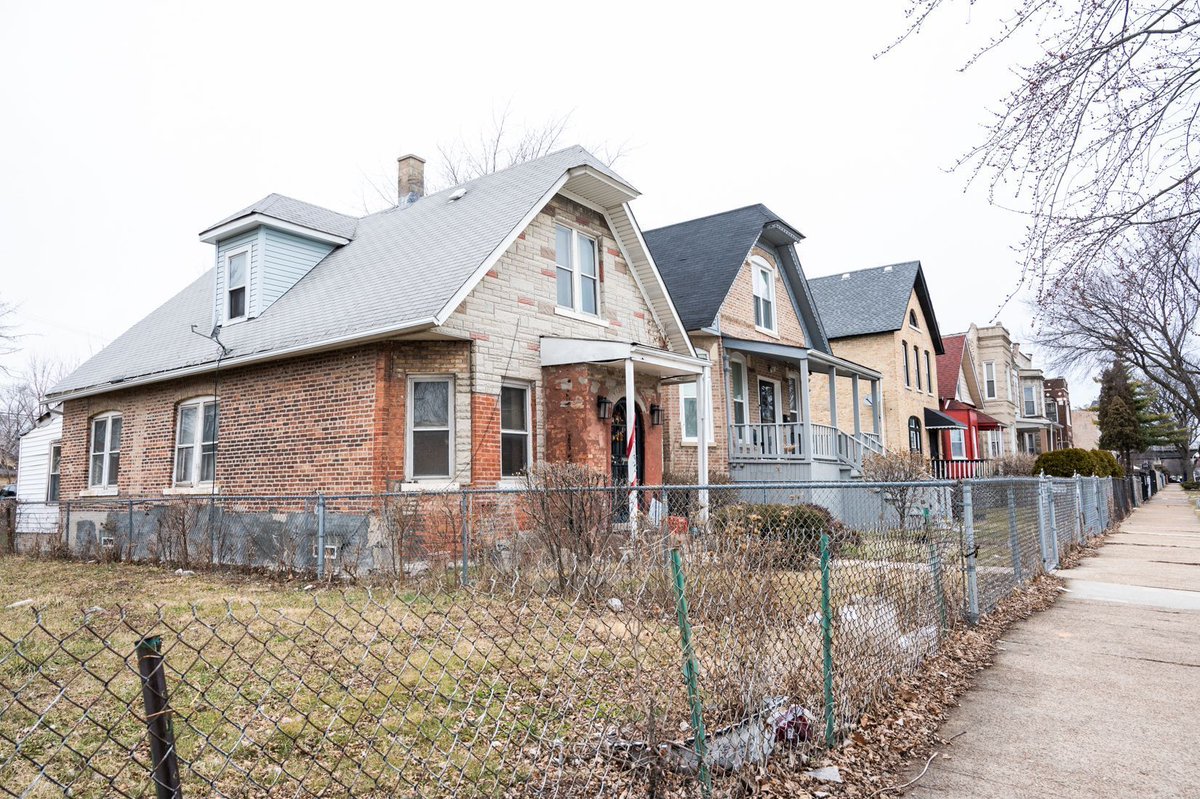 BlockClubCHI's tweet image. A new report shows that the South and West sides have been hit hardest by massive property tax bill spikes. blockclubchi.co/44nsxXd