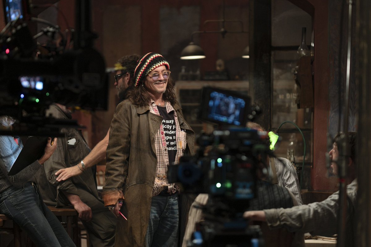 longride_movie's tweet image. █▓▒░『 #モディリアーニ！』█▓▒░

···  場面写真&amp;amp;メイキング写真解禁 ··· 

#ジョニー・デップ　
約30年ぶりの監督復帰作🎥 

場面写真とジョニー・デップ監督のメイキング写真が到着📸

╋━━
　『モディリアーニ！』
    1.16 （金）全国公開
　　　　　　　　━━━╋