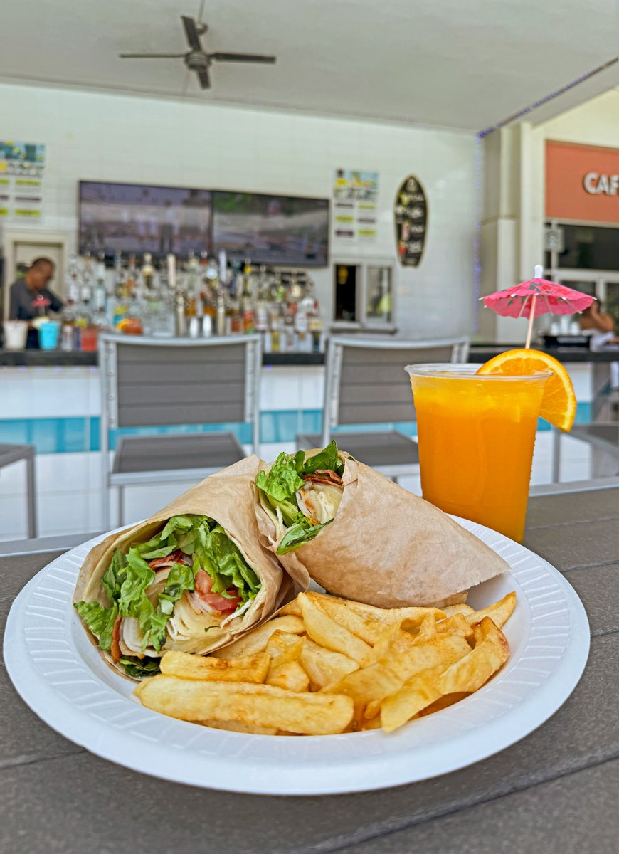 💦 🍺Dive into the day, then grab a drink at our pool bar! Refreshing cocktails, cold beers, and light bites make poolside relaxation effortless at Avanti International Resort.