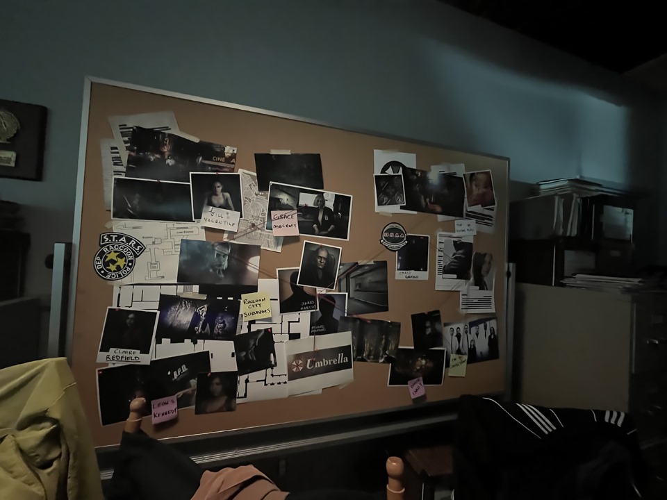 RE_Games's tweet image. Some behind the shots of our Road to Requiem video. 👀

🌿Road to Requiem series recap: youtu.be/SQODLCylKbM

🗺️ Raccoon City map signed by Maggie Robertson giveaway: bit.ly/raccooncitymap