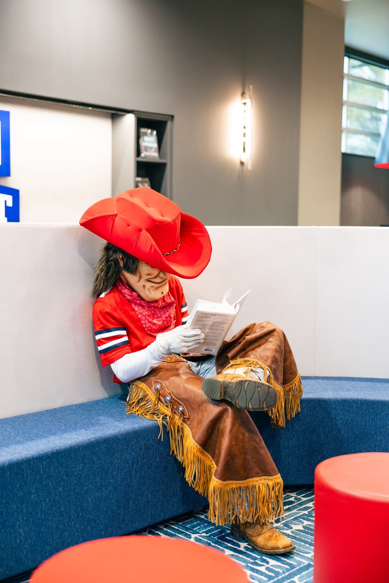 NorthwestMSCC's tweet image. Our Rangers are rocking, reading, and ribbon cutting! 📚🤘

We could not be more excited about the R.C. Pugh Library officially reopening! This building blends past and future together in a functional, stunning space for the students and community to learn, gather, and create. We…