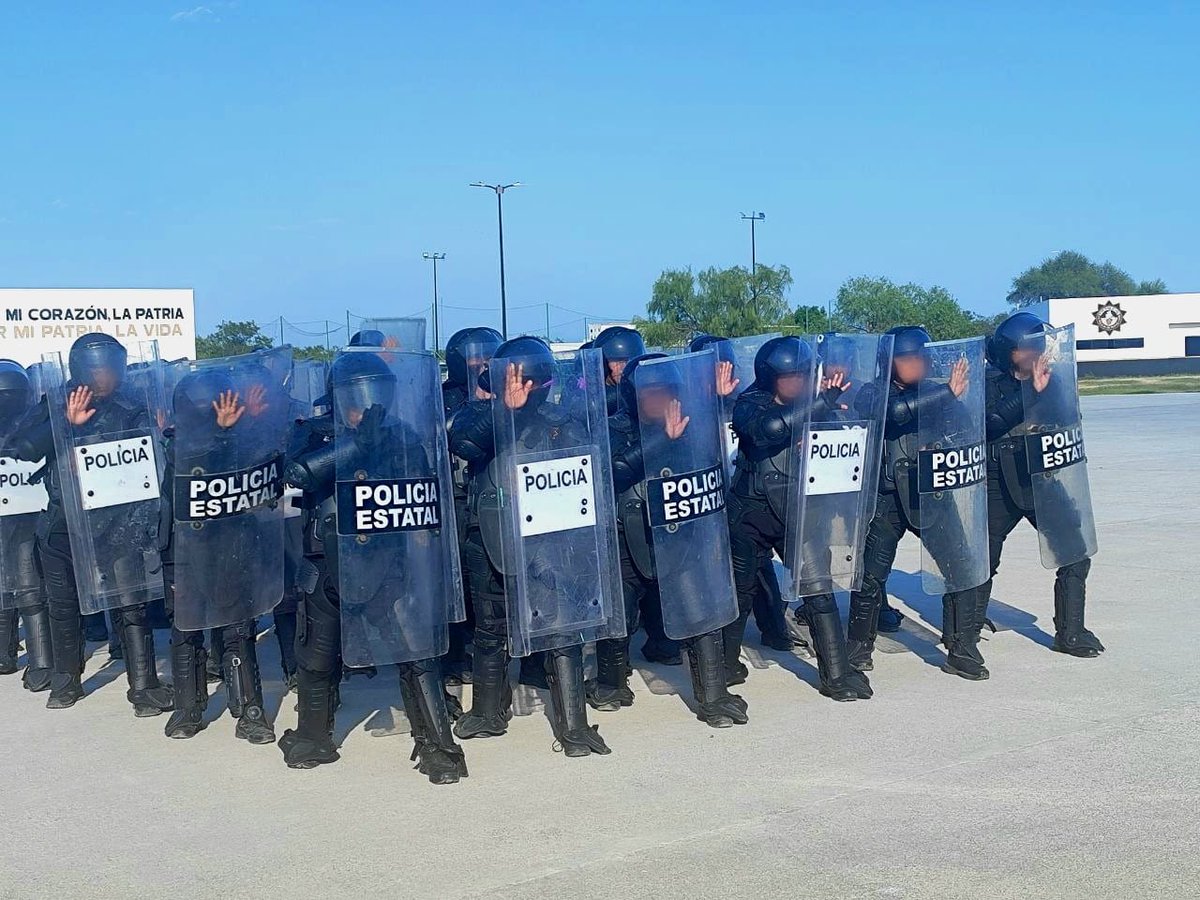 ucsmx's tweet photo. La Escuela Básica de la #UCS impartió la “Reacreditación con Enfoque en Control de Multitudes” a policías de Fuerza Civil, fortaleciendo sus habilidades tácticas para intervenciones seguras y apegadas a protocolo.

#LaFuerzaDeLaEducación https://t.co/B2GPndpkh2