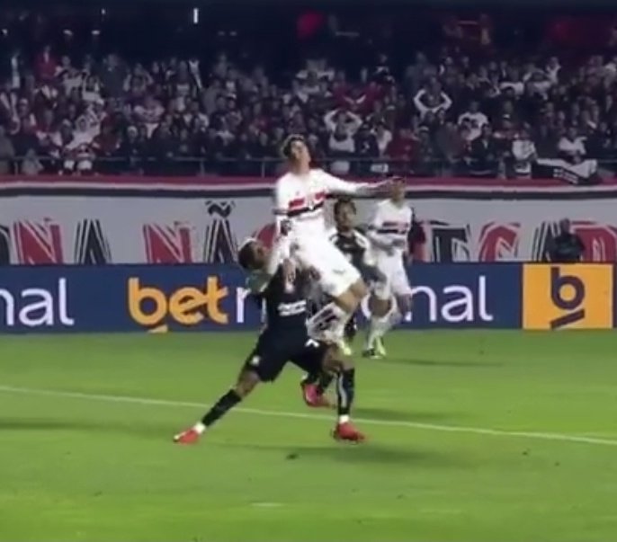 somosaopaulinos's tweet image. Anderson Daronco apitou São Paulo x Corinthians no primeiro turno: não marcou pênalti em Oscar 

Anderson Daronco apita Corinthians x São Paulo segundo turno: marcou pênalti do Ferreirinha