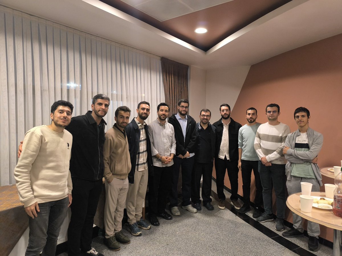 Bugün Sakarya Tıp’ta <a href="/hekimmektebi/">Hekim Mektebi</a> ve @hulasahekimlik’in daveti üzerine tıpçı kardeşlerle Furkan suresi özelinde kalbin şifasını konuştuk. Rabbim doktor adayı bu güzel kardeşlerimizin gayret-i diniyyesini daim eylesin.