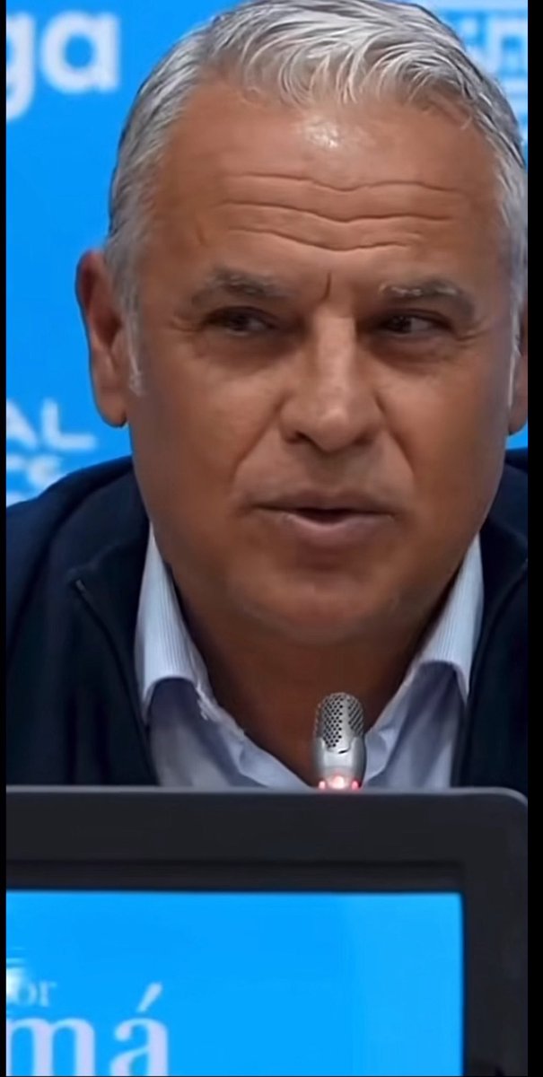 Decía en su despedida 
“He vivido un sueño”
Y yo gracias a él entre otros, también. El de hacerme de corazón de un equipo para toda la vida. Mas allá de la categoría en la que juegue, que gane o pierda partidos o la ciudad en la que yo viva en un futuro.