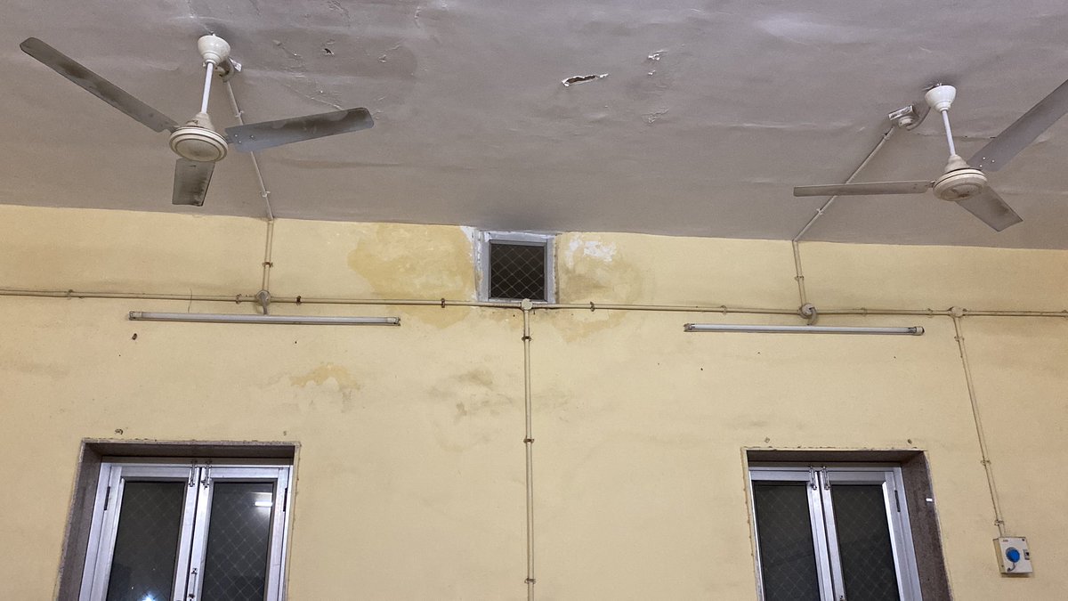 MOOKESHJAIIN's tweet photo. Why so bad condition of waiting room of pindwara Railway station ?? https://t.co/81f5Rx7DaK
