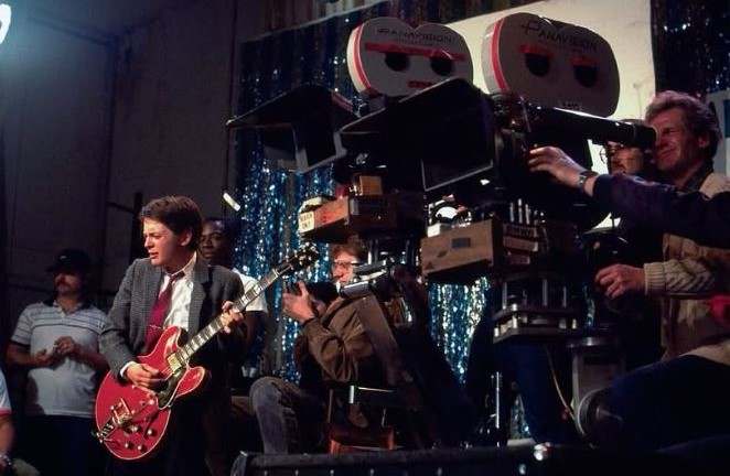 FilmsQuirky's tweet image. #BehindTheScenes 
#BackToTheFuture (1985) 
Marty McFly, a 17-year-old high school student, is accidentally sent 30 years into the past in a time-traveling DeLorean invented by the maverick scientist, Doc Brown.

#MichaelJFox filming the Enchantment Under the Sea musical number.