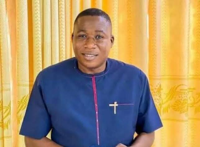 Maibitil_'s tweet photo. The phenomenon of jungle justice prevalent in Nigeria is poised to ultimately undermine the Judiciary. Justice Omotosho imposed a life sentence on Nnamdi Kanu, ostensibly due to his Igbo ethnicity.

In contrast, Sunday Igboho, who espoused the same ideology as Nnamdi Kanu, remains at liberty.

Members and commanders of Boko Haram, who have plunged Nigeria into chaos through indiscriminate killings, resulting in the deaths of over 100,000 individuals, are being rehabilitated and granted amnesty.

What did Igbo people do to APC that deserves this hatred? Are they not Nigerians by origin?
