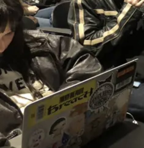 oldiesdani's tweet image. Someone caught me on camera editing the seven nation army edit in my lecture 😭😭😭😭