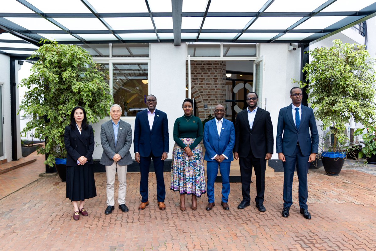 Today, our CEO, Israel Bimpe, and the Irembo team welcomed Dr. Ndiamé Diop, Regional Vice President for Eastern and Southern Africa at the World Bank, together with Hon. Paula Ingabire, the CEO of RISA, Antoine Sebera, leaders from IFC, and representatives from the Ministry of