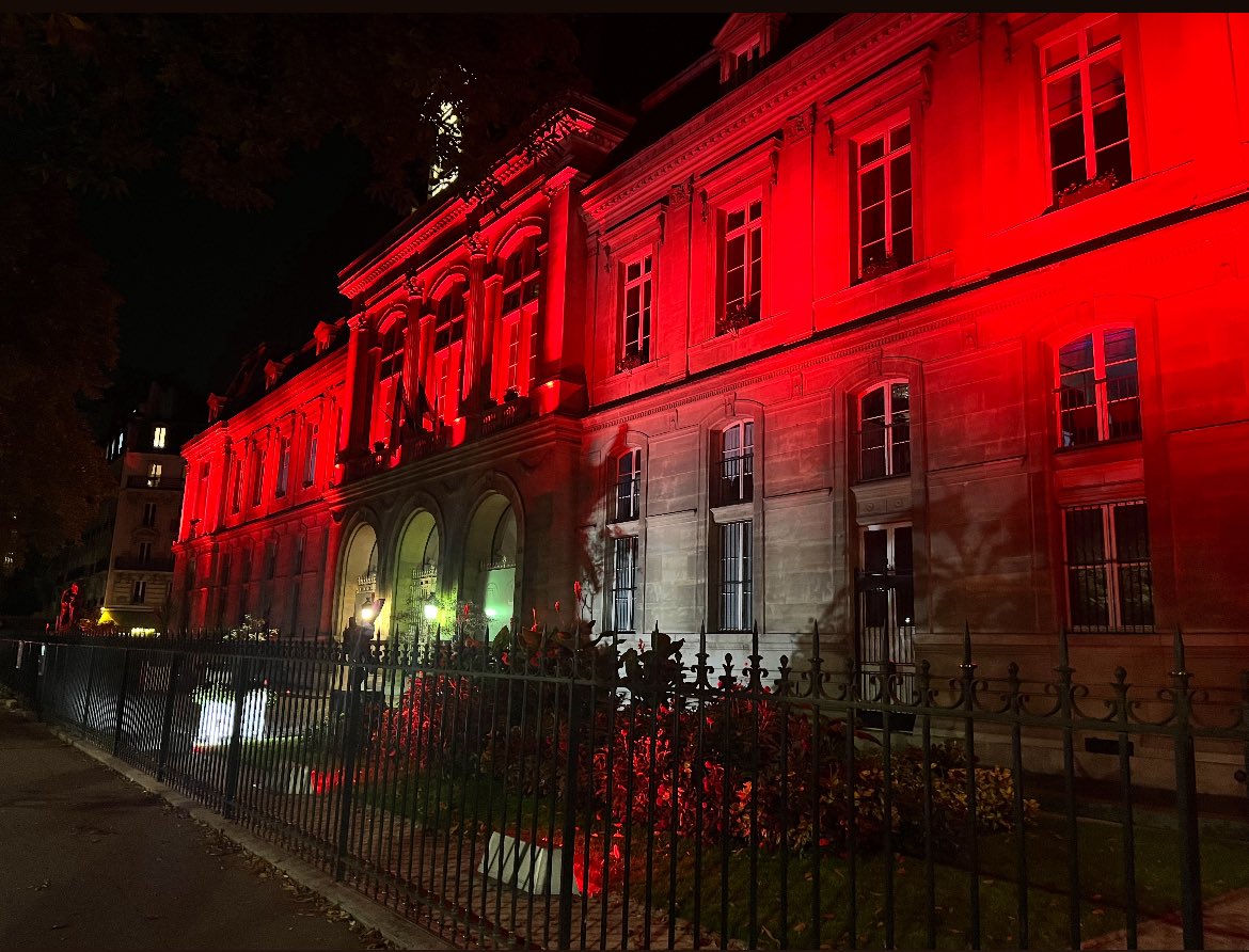 🔴La <a href="/mairiedu16/">Mairie du XVIe</a> comme 1 millier  d’édifices à Paris et dans le monde, l’obélisque de la Concorde, la fontaine de Trévise ou encore le parlement européen, s’illumine de rouge jusqu’à minuit et s’associe à la #redweek  pour défendre la liberté religieuse et dénoncer la persécution