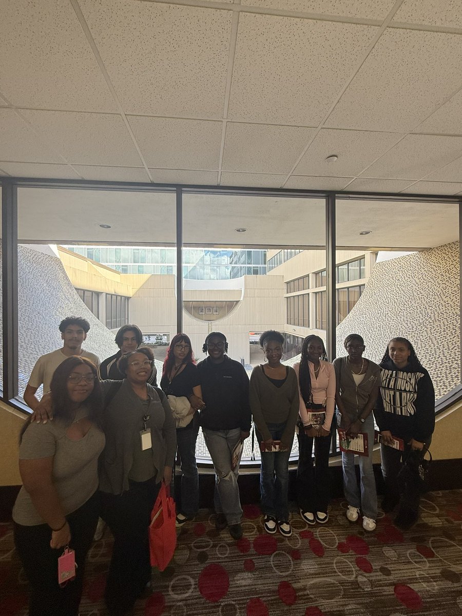 StephenJamesMBA's tweet image. Huge thanks to @HiltonCollegeUH for hosting our @cwhs_springisd students!🙌🏾 They got to explore state-of-the-art facilities, discover the many paths in hospitality, and get a real taste of university life. An inspiring experience for our future leaders! 🌟 @SpringISD_CTE…
