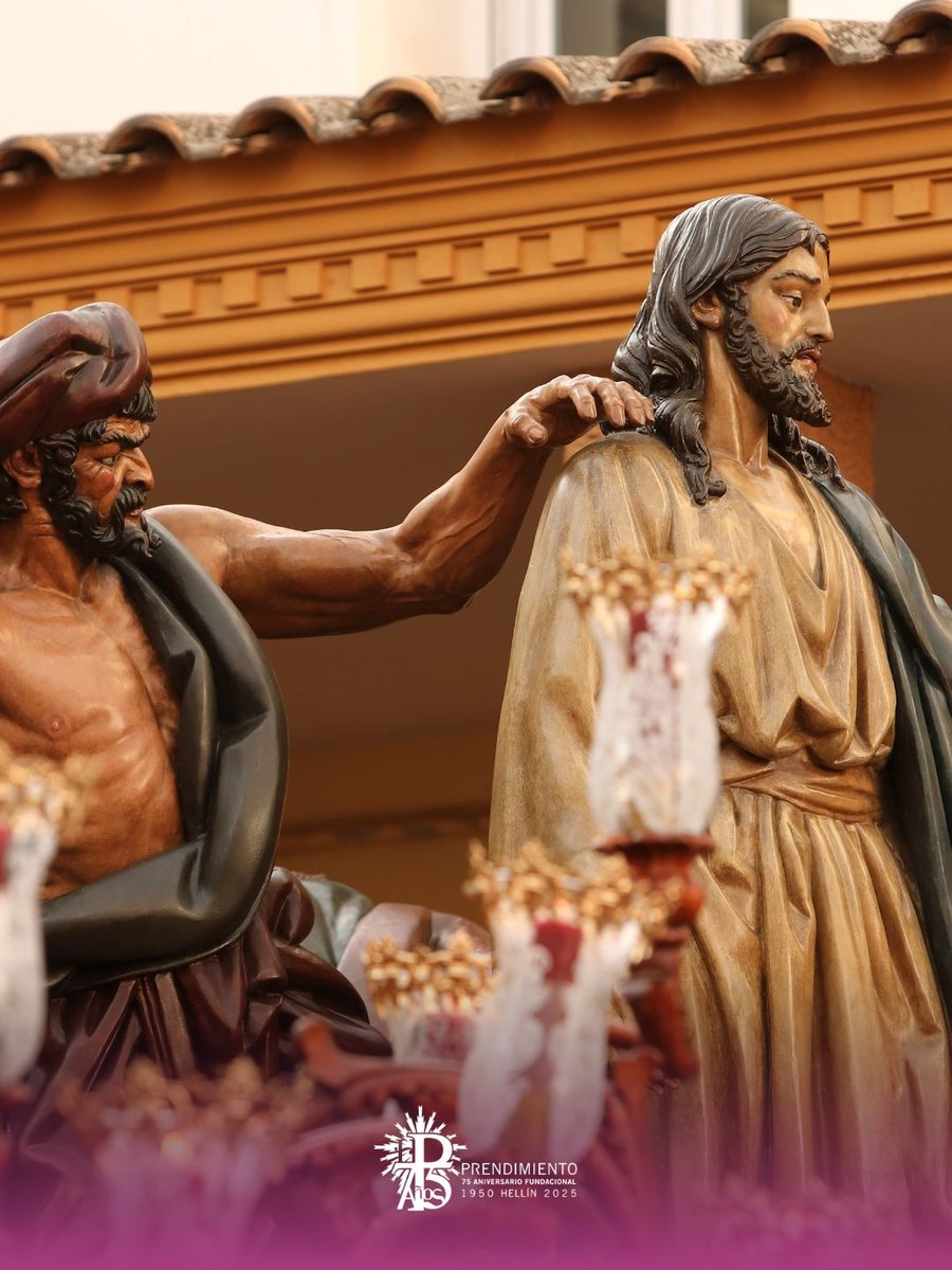 ✝️ #JUEVESDELSEÑOR | “El Señor es mi luz y mi salvación, ¿a quién temeré?” [Sal 27,1]

#egosum #prendimientodehellin #juevesdelprendimiento #75prendimientohellin