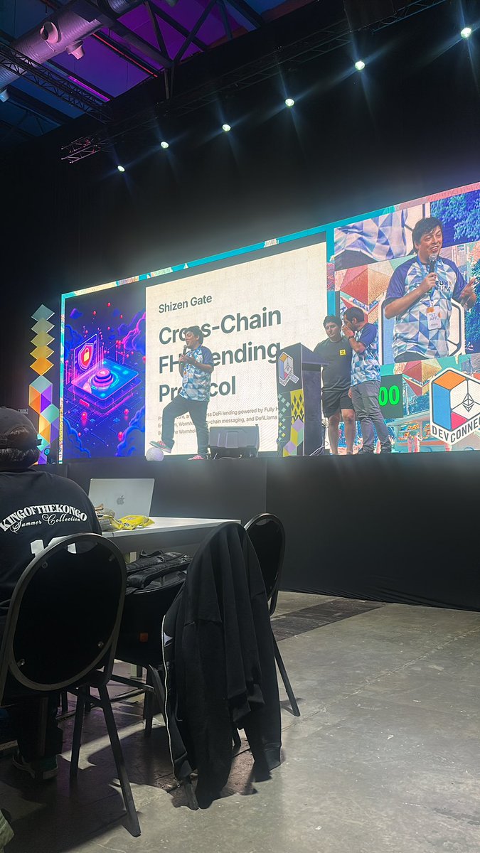 crypto_dev_1's tweet photo. #TierraDeBuilders
Viendo como están las cosas en la hackaton de @EtherArgentina https://t.co/JxyUtd8E45