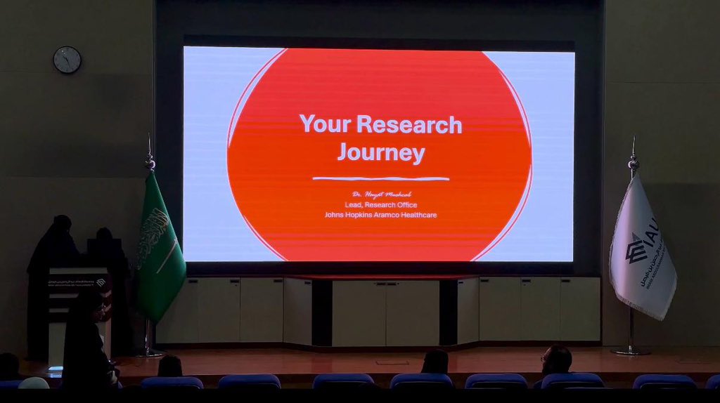 IAU_CPH's tweet image. ضمن جهود وكالة البحث العلمي والابتكار بالكلية في تمكين الطلبة وتطوير مهاراتهم البحثية،
قدّمت د. حياة مشقاب -مديرة مكتب الأبحاث بمركز جونز هوبكنز الطبي- محاضرة ثرية بعنوان 
“من الفكرة إلى الإنجاز”
لوضع خارطة الطريق نحو بحث علمي متكامل.

#البحث_العلمي
#الابتكار