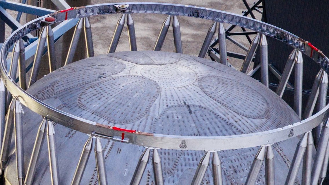 CSI_Starbase's tweet image. Lots of interesting details here but I&apos;m really liking the extra paneling on the forward heat shield. 

Its clear they plan to continue having the center engines gimbaled outward during hot staging. 

I would love to know how many stage separation events they expect this to be…