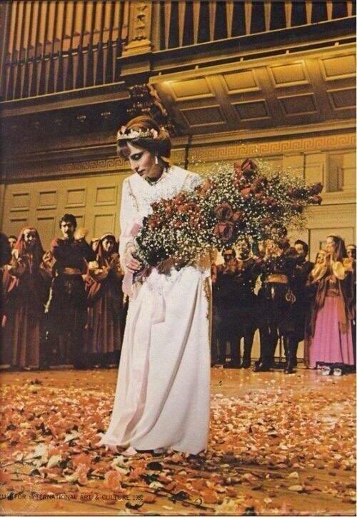 من يومها صار القمر أكبر ❤️

21 نوفمبر 1935، الذكرى 90 لميلاد سفيرتنا إلى النجوم، جارة القمر.. السيّدة فيروز. 

#فيروز90عامًا