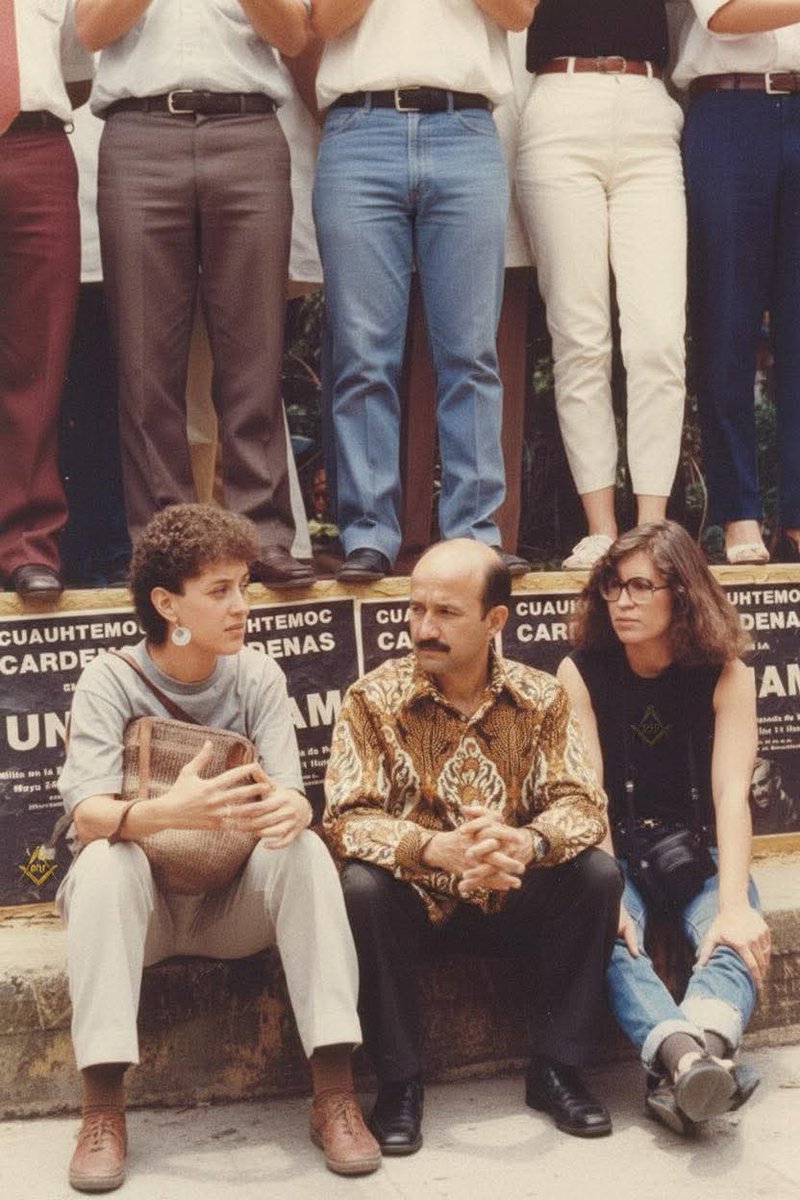 Que el PRIAN, que la ch...
¿Decían chairos?