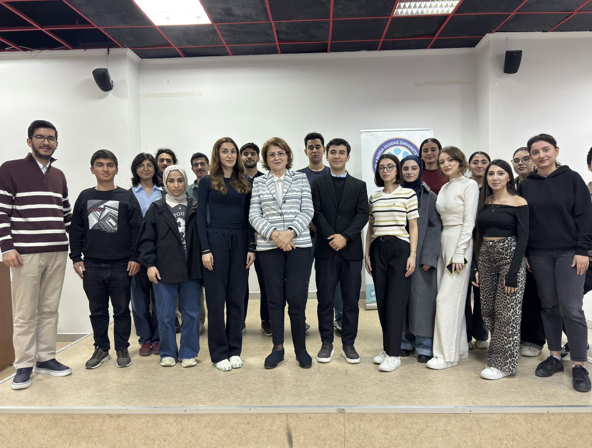 uluazerbaycanks's tweet photo. Üniversitemizde, Azerbaycan Ankara Büyükelçiliği Eğitim Müsteşarı Doç. Dr. Necibe Nesibova ile Azerbaycanlı öğrenciler arasında bir görüşme gerçekleştirdik. Katılımları ve değerli katkıları için Sayın Doç. Dr. Necibe Nesibova’ya teşekkür ederiz.
#buü #Azerbaijan https://t.co/ibqvg9AoW7