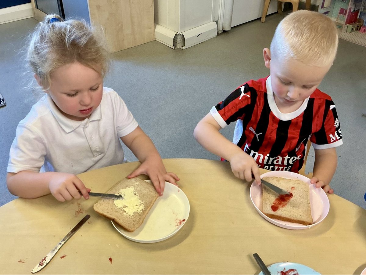 bpinfant's tweet image. Just like Baby Bear, Nursery have been busy making jam sandwiches ready for their picnic on the moon! 🚀🥪🌙 Such lovely teamwork and use of basic tools. ⭐️ #BPIEarlyYears #WhateverNext