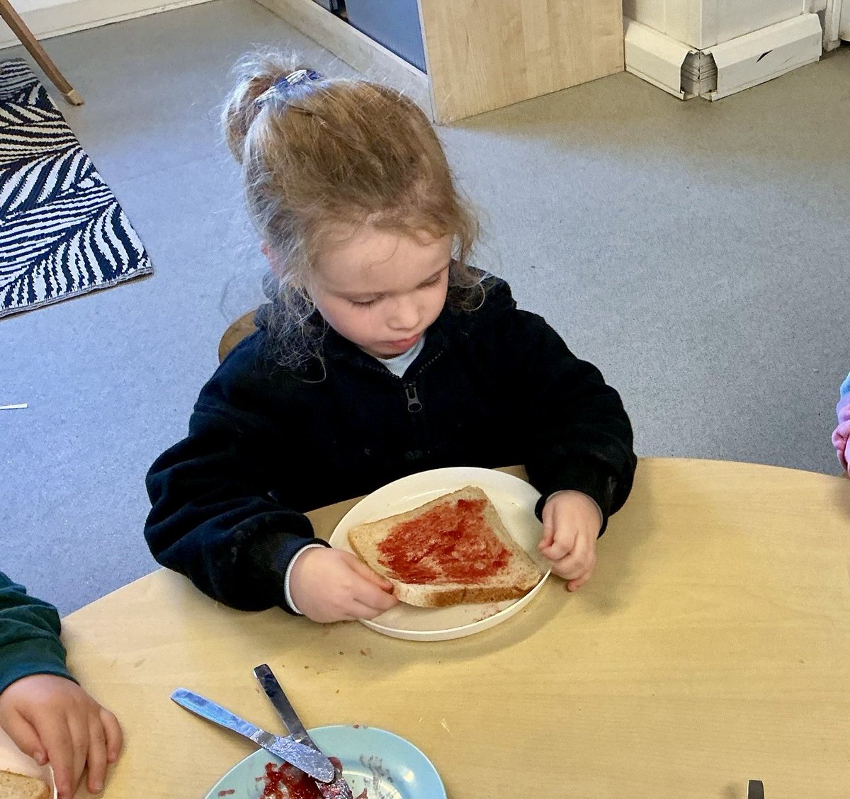 bpinfant's tweet image. Just like Baby Bear, Nursery have been busy making jam sandwiches ready for their picnic on the moon! 🚀🥪🌙 Such lovely teamwork and use of basic tools. ⭐️ #BPIEarlyYears #WhateverNext